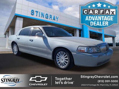 Used 2005 Lincoln Town Car Signature Limited