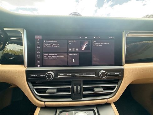 Used 2021 Porsche Macan image 16