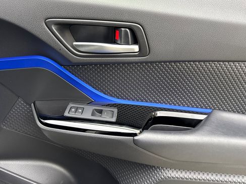 Certified 2020 Toyota C-HR XLE image 23