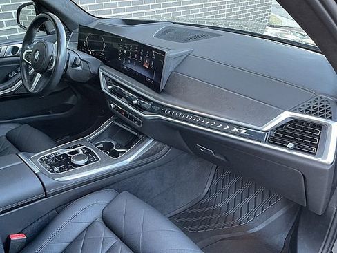 Used 2023 BMW X7 xDrive40i w/ M Sport Package image 22