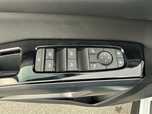 New 2025 Nissan Pathfinder SL image 11