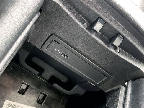 Used 2022 Mercedes-Benz GLE 350 4MATIC w/ Premium Package image 32