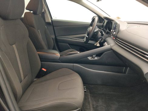 Used 2021 Hyundai Elantra SE FWD image 21