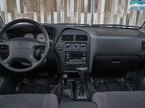 Used 1999 Nissan Pathfinder image 16