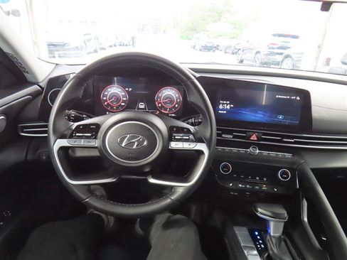 Used 2023 Hyundai Elantra SEL w/ Convenience Package FWD image 15
