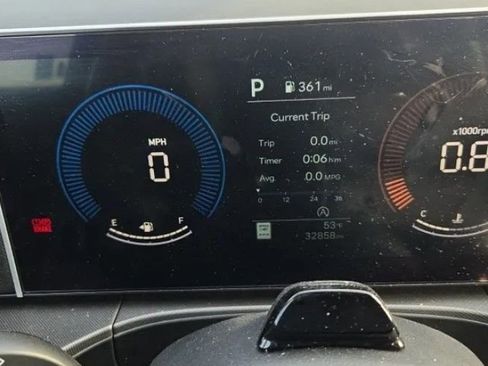 Used 2025 Hyundai Santa Fe SEL image 8