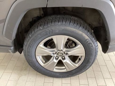 Used 2025 Toyota RAV4 XLE AWD/4WD image 20