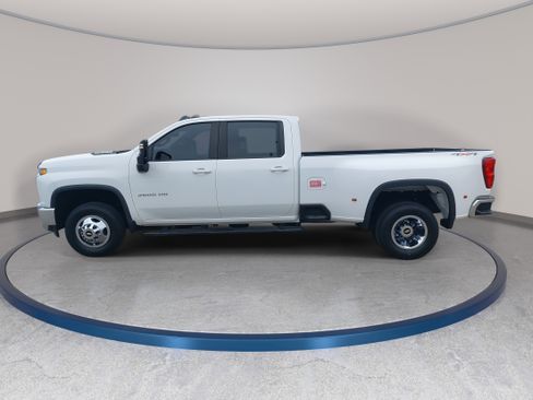Used 2022 Chevrolet Silverado 3500 LT w/ Convenience Package AWD/4WD image 8