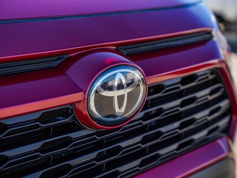 Certified 2020 Toyota RAV4 LE image 12