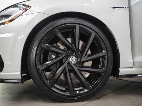 Used 2018 Volkswagen Golf R 4-Door AWD/4WD image 27