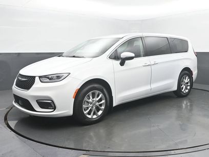 Used 2023 Chrysler Pacifica Touring-L