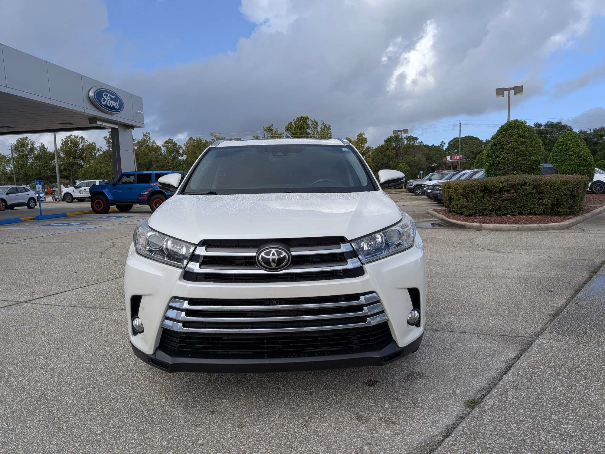 Used 2018 Toyota Highlander Limited Platinum FWD image 9