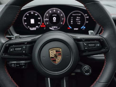 Certified 2025 Porsche Cayenne GTS AWD/4WD image 19