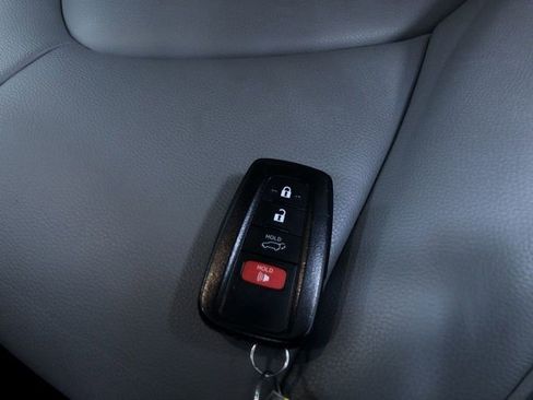 Certified 2021 Toyota Highlander XLE AWD/4WD image 32