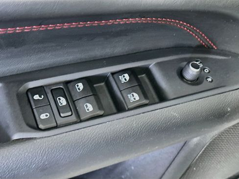 Used 2025 Jeep Compass Trailhawk AWD/4WD image 15