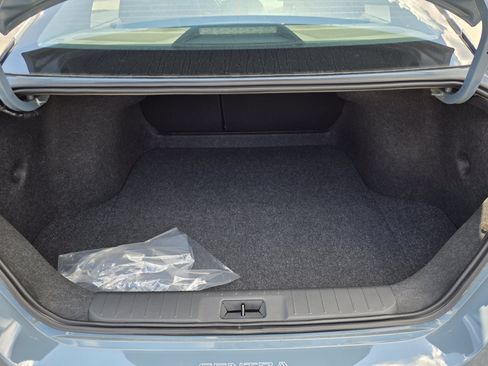 Used 2025 Nissan Sentra SR w/ SR Premium Package FWD image 8