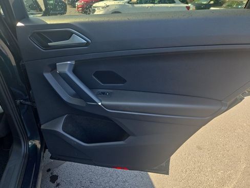 Used 2018 Volkswagen Tiguan SE AWD/4WD image 25