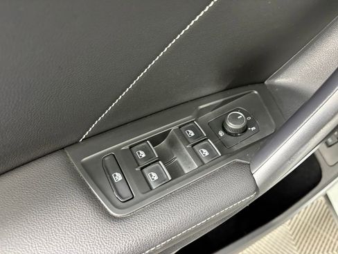 Used 2022 Volkswagen Tiguan SE w/ Panoramic Sunroof Package image 14