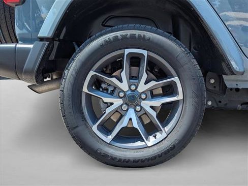 Used 2024 Jeep Wrangler Unlimited w/ Convenience Group AWD/4WD image 22