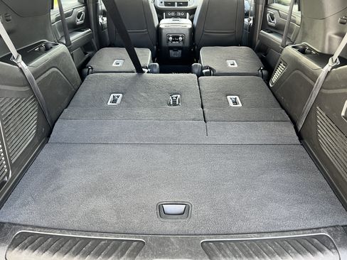 Used 2024 GMC Yukon SLT w/ SLT Luxury Package AWD/4WD image 22