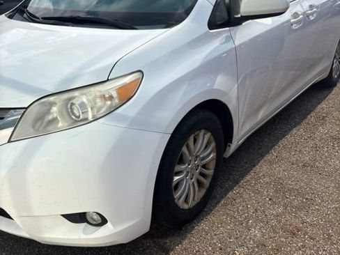 Used 2012 Toyota Sienna XLE w/ Entertainment Pkg FWD image 1