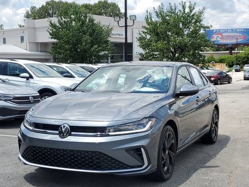 Used 2025 Volkswagen Jetta SE w/ Sunroof Package FWD image 31