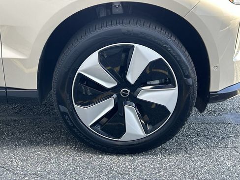 Certified 2025 Volvo EX90 Plus AWD/4WD image 13