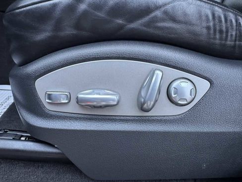 Used 2017 Porsche Cayenne Platinum Edition w/ Premium Package (PJV) image 27