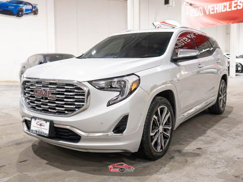 Used 2019 GMC Terrain Denali w/ Advanced Safety Package image 3