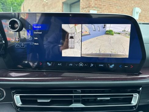 New 2026 Chevrolet Traverse Z71 w/ Enhanced Driving Package AWD/4WD image 23