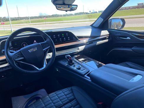 Used 2024 Cadillac Escalade Premium Luxury Platinum image 24