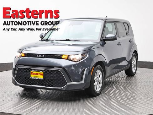 Used 2023 Kia Soul LX w/ LX Technology Package FWD image 1