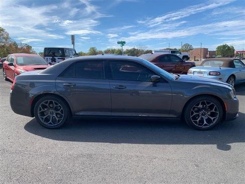 Used 2018 Chrysler 300 S image 13