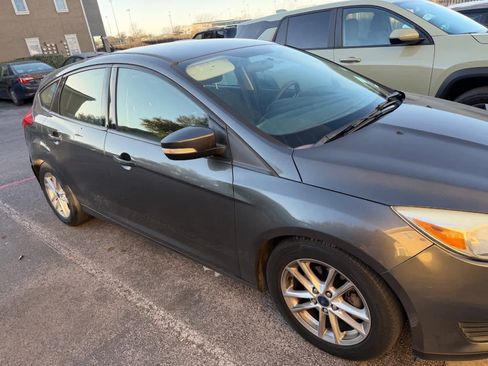 Used 2015 Ford Focus SE image 1