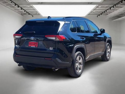 Used 2025 Toyota RAV4 XLE AWD/4WD image 6