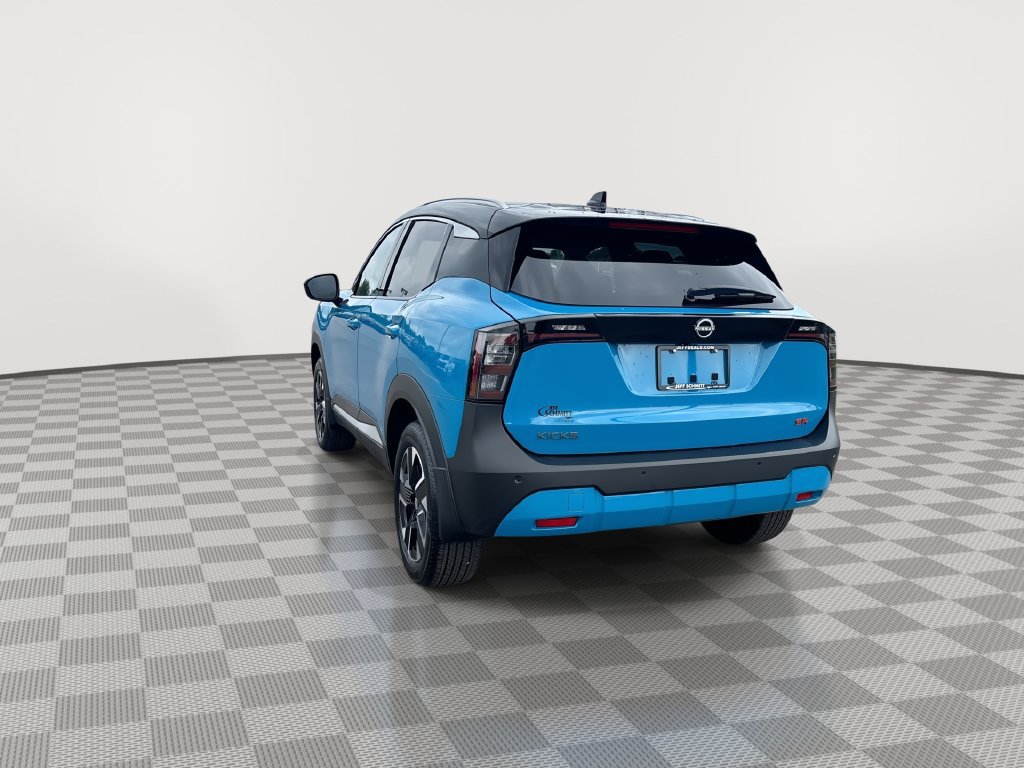 Certified 2025 Nissan Kicks SR FWD image 10