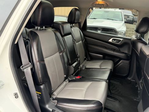 Used 2020 Nissan Pathfinder SL image 15