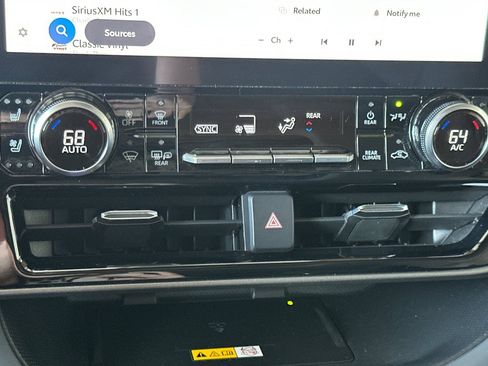 Used 2024 Toyota Highlander Limited image 24