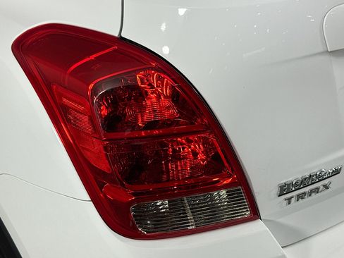 Used 2021 Chevrolet Trax LS w/ Tint and Cruise Package FWD image 61
