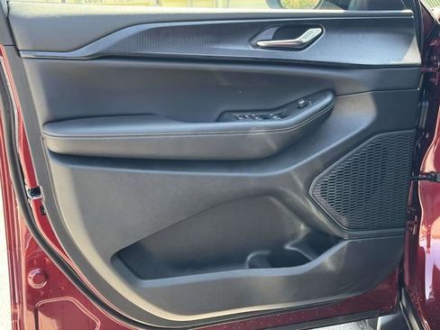 New 2025 Jeep Grand Cherokee L Laredo image 11