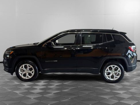 Used 2024 Jeep Compass Latitude AWD/4WD image 2
