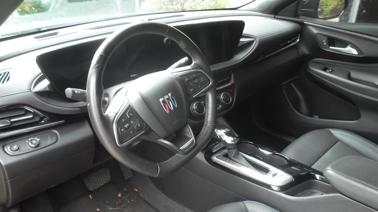 Used 2024 Buick Envista Sport Touring w/ Convenience I Package FWD image 11