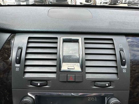 Used 2011 Cadillac DTS Limousine image 24