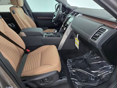 New 2025 Land Rover Discovery Dynamic SE AWD/4WD image 3