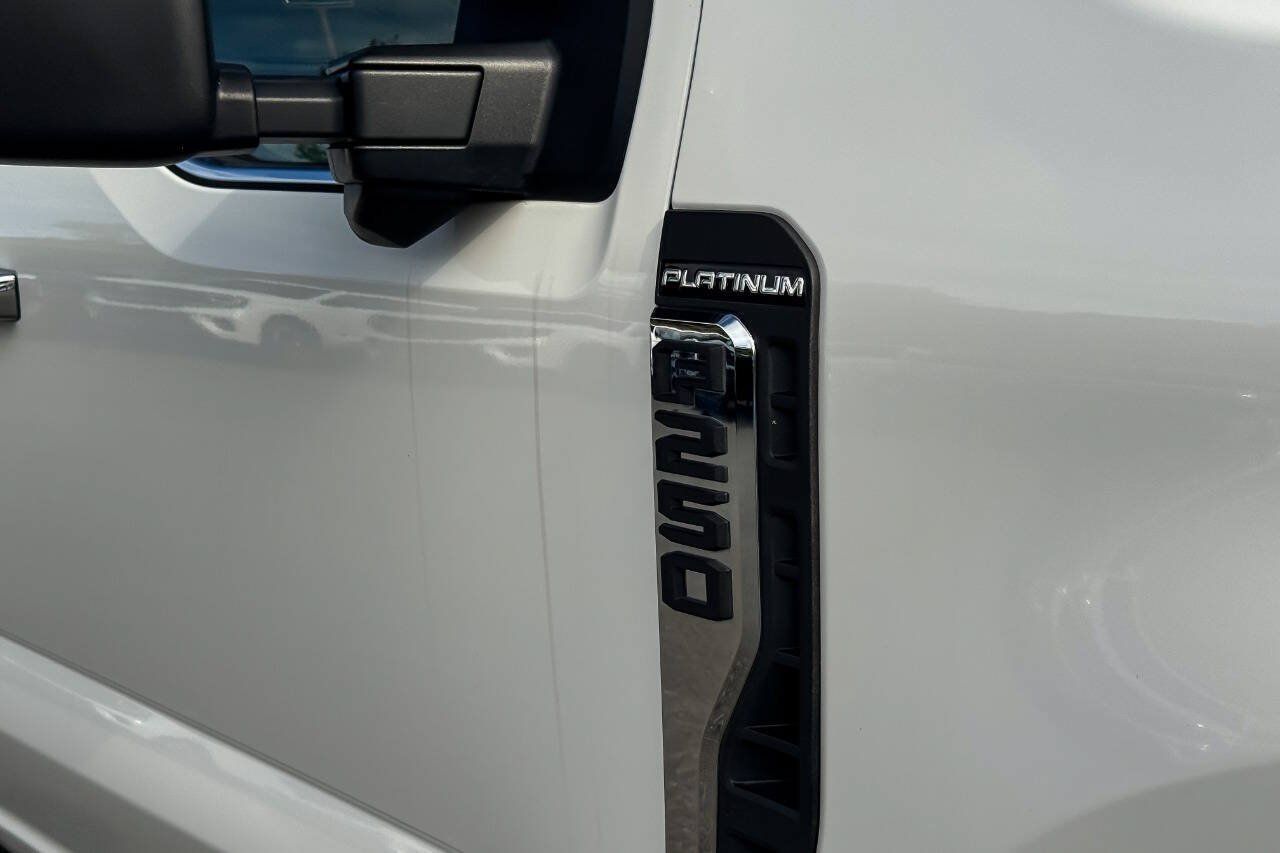 Used 2024 Ford F250 Platinum w/ FX4 Off-Road Package AWD/4WD image 11
