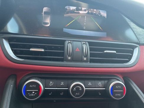 Used 2019 Alfa Romeo Giulia AWD image 21
