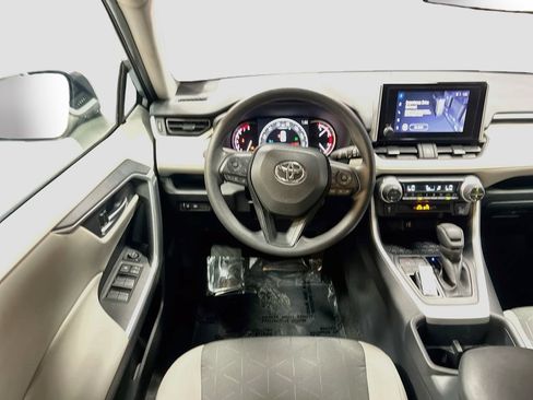 Used 2025 Toyota RAV4 XLE FWD image 21
