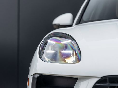 Certified 2021 Porsche Macan image 17