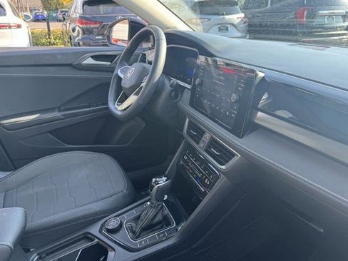 Used 2025 Volkswagen Taos SE image 28