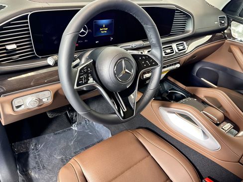 New 2026 Mercedes-Benz GLS 450 4MATIC image 9